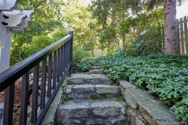 22 Hillside Avenue, Katonah, NY 10536