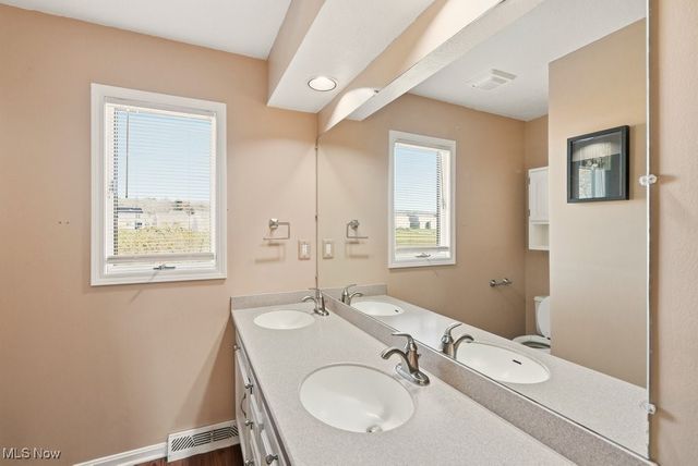 32 Picadilly Court, Kent, OH 44240