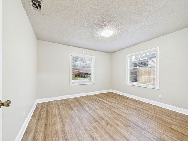 500 Crandle Drive, White Settlement, TX 76108