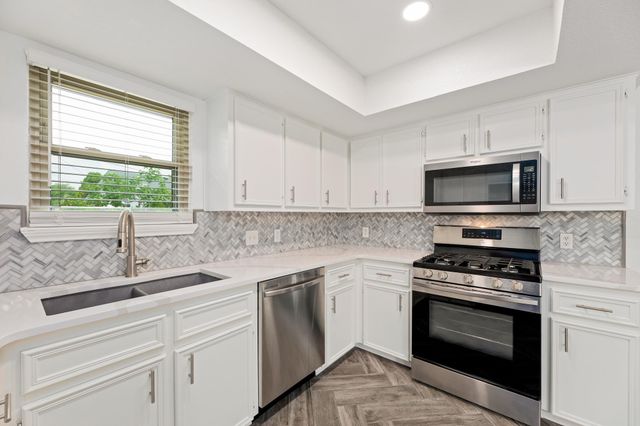 1006 Cresswell DR, Pflugerville, TX 78660