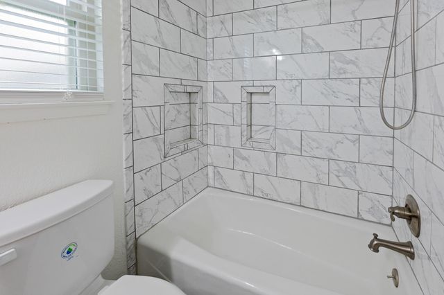 1006 Cresswell DR, Pflugerville, TX 78660