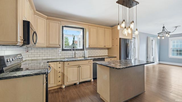 2710 West Drive, Fort Wayne, IN 46805