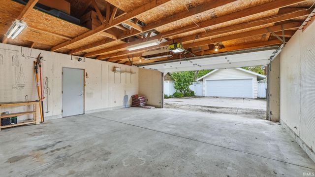 2710 West Drive, Fort Wayne, IN 46805