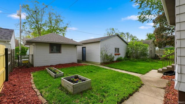 2710 West Drive, Fort Wayne, IN 46805
