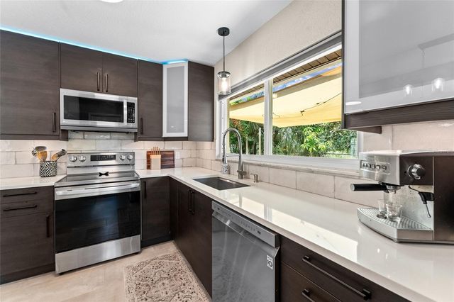 6916 WILLIAMS DRIVE, Tampa, FL 33634