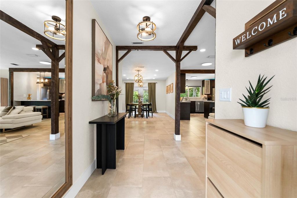 Image 10 of property listing at 6916 WILLIAMS DRIVE, Tampa, FL 33634