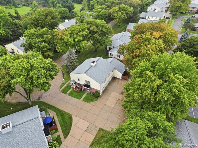 24763 Meadow Creek Drive, Harrison Twp, MI 48045