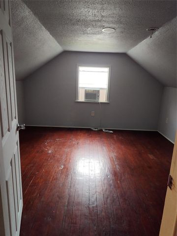 527 W 6th Street, Freeport, TX 77541