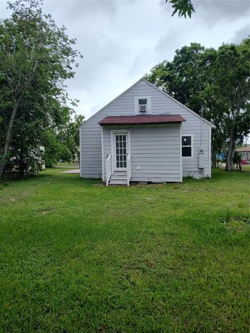 527 W 6th Street, Freeport, TX 77541