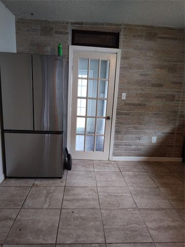 527 W 6th Street, Freeport, TX 77541