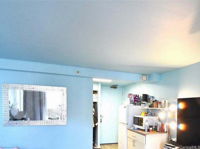 445 Seaside Avenue 1805, Honolulu, HI 96815