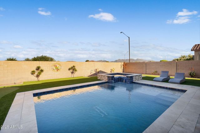 18438 W LAVENDER Lane, Goodyear, AZ 85338