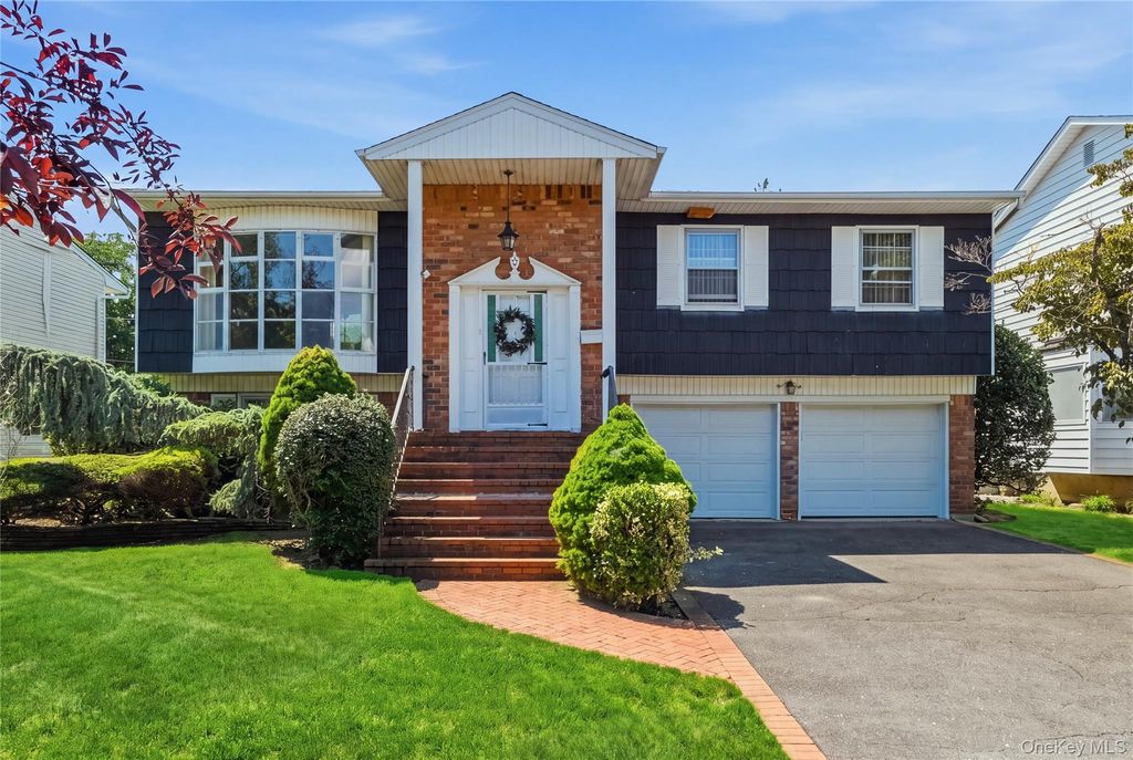 18 Valley Lane E, Valley Stream, NY 11581 — exterior