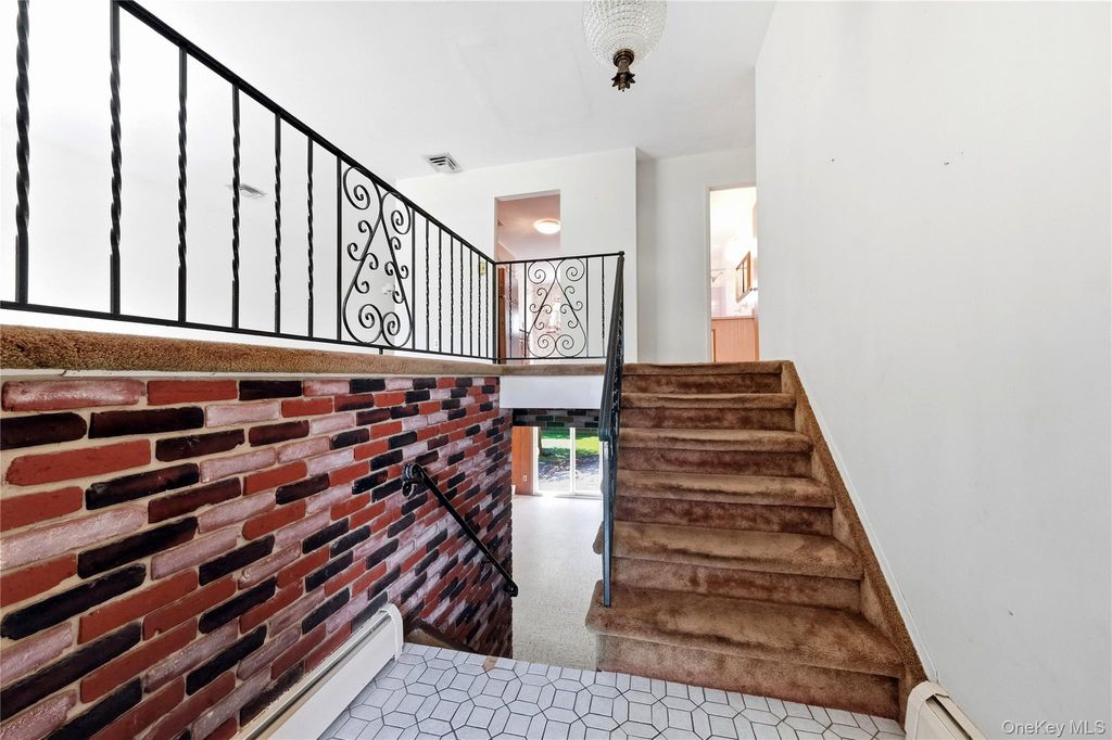 18 Valley Lane E, Valley Stream, NY 11581 — photo 3