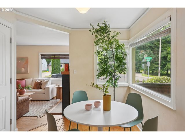 10247 N SMITH St, Portland, OR 97203