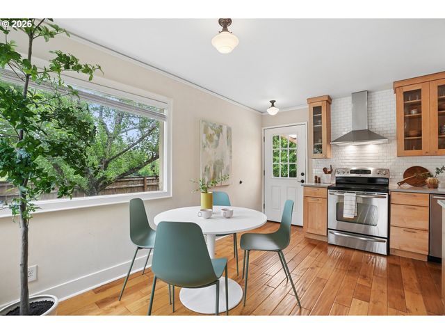 10247 N SMITH St, Portland, OR 97203