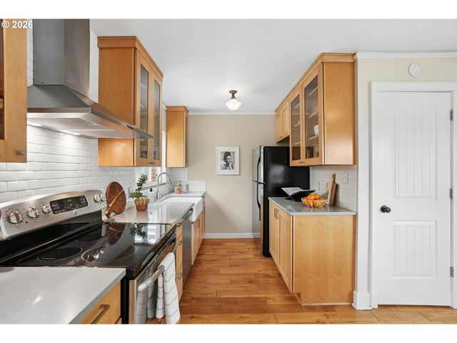 10247 N SMITH St, Portland, OR 97203