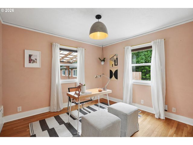 10247 N SMITH St, Portland, OR 97203