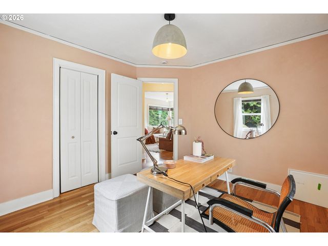 10247 N SMITH St, Portland, OR 97203