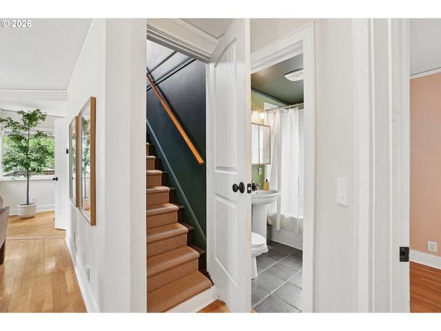10247 N SMITH St, Portland, OR 97203