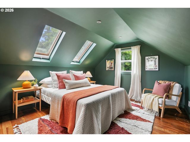10247 N SMITH St, Portland, OR 97203
