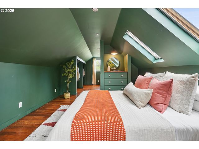 10247 N SMITH St, Portland, OR 97203