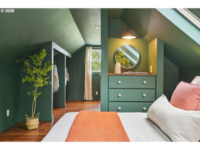 10247 N SMITH St, Portland, OR 97203
