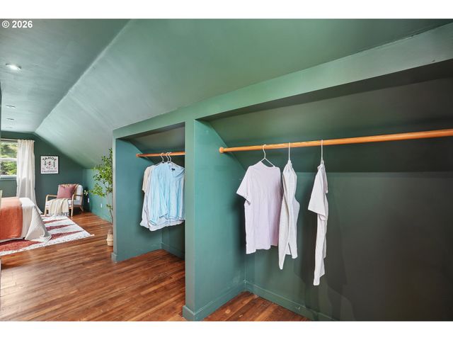 10247 N SMITH St, Portland, OR 97203