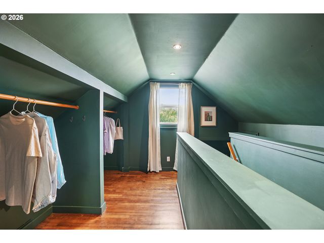 10247 N SMITH St, Portland, OR 97203