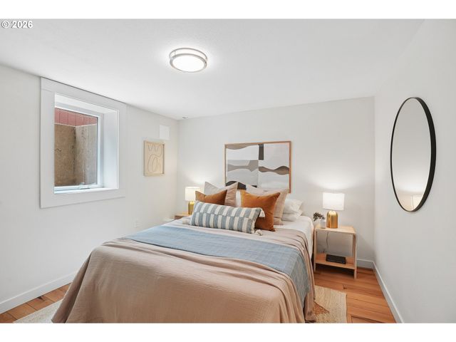10247 N SMITH St, Portland, OR 97203
