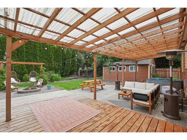 10247 N SMITH St, Portland, OR 97203