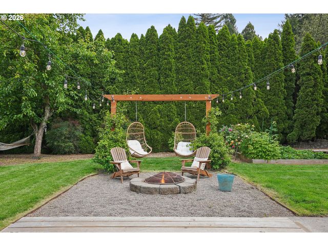 10247 N SMITH St, Portland, OR 97203