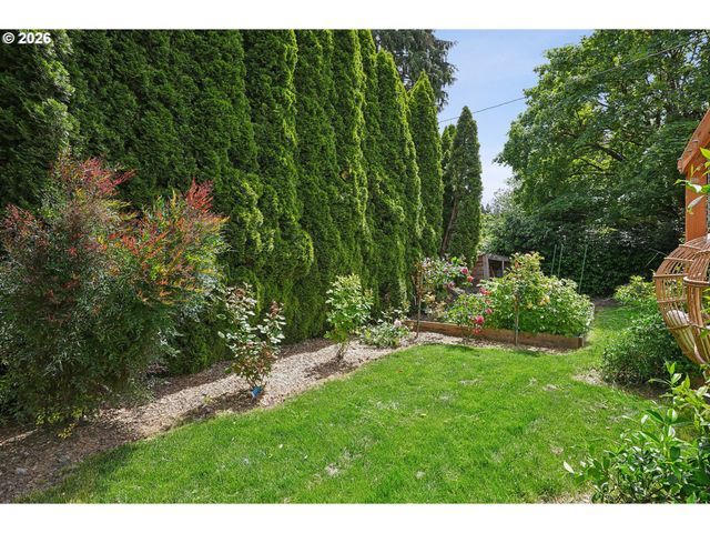 10247 N SMITH St, Portland, OR 97203