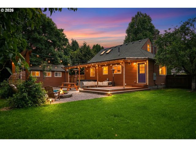 10247 N SMITH St, Portland, OR 97203