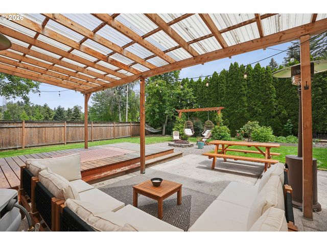 10247 N SMITH St, Portland, OR 97203