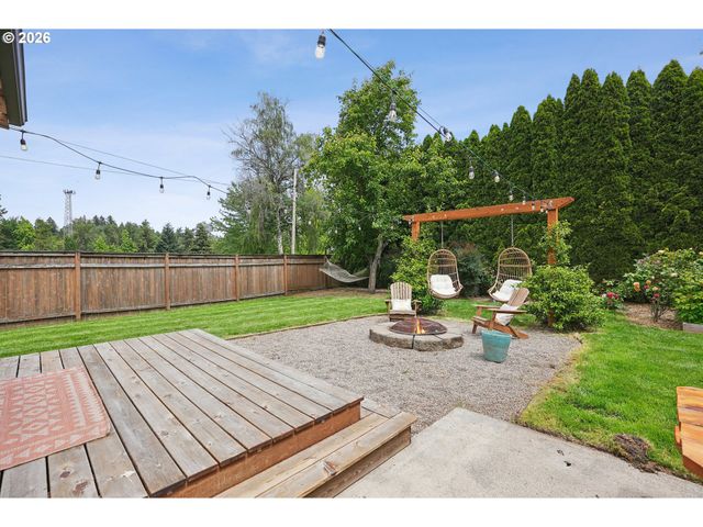 10247 N SMITH St, Portland, OR 97203
