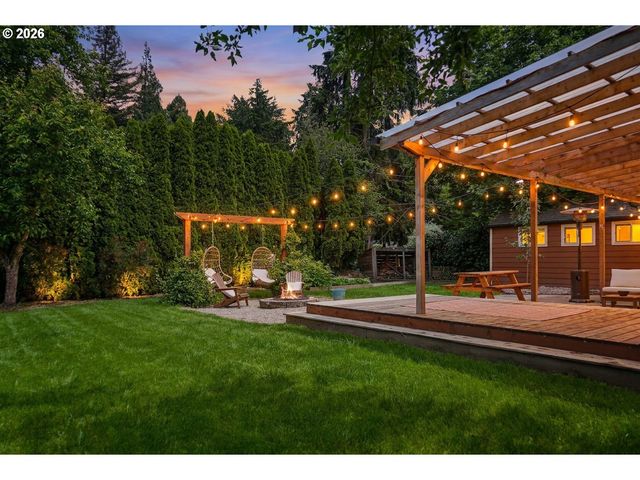 10247 N SMITH St, Portland, OR 97203