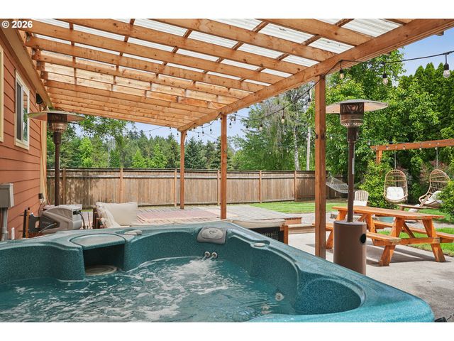 10247 N SMITH St, Portland, OR 97203