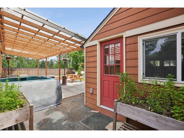 10247 N SMITH St, Portland, OR 97203