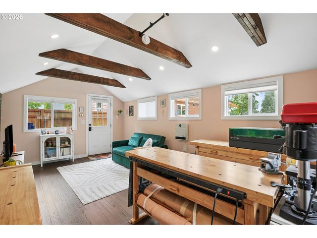10247 N SMITH St, Portland, OR 97203