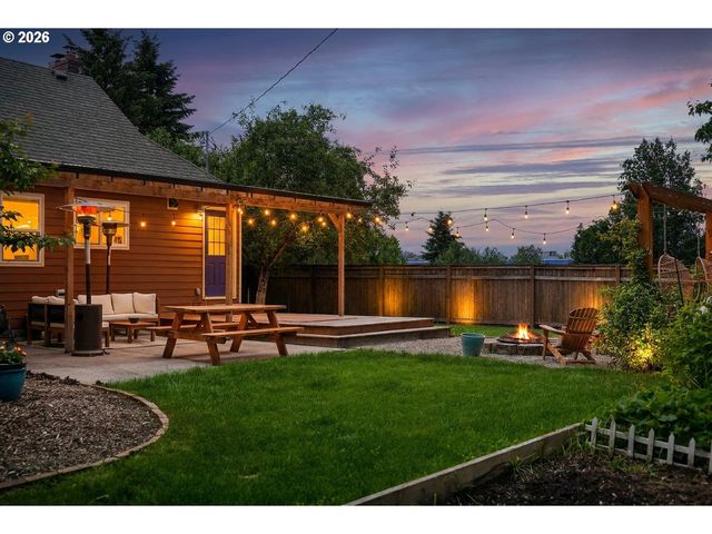 10247 N SMITH St, Portland, OR 97203