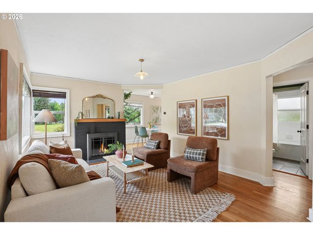 10247 N SMITH St, Portland, OR 97203