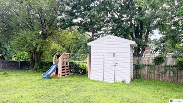 2001 SW 16 Street, Lincoln, NE 68522