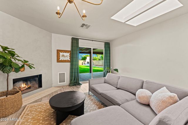 633 N ROOSEVELT Avenue, Chandler, AZ 85226
