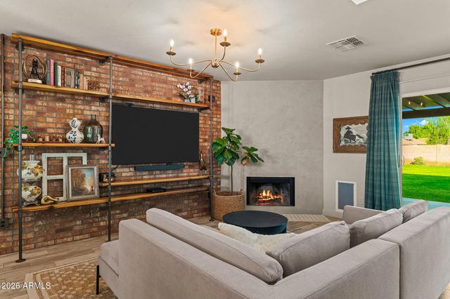 633 N ROOSEVELT Avenue, Chandler, AZ 85226