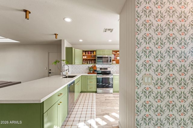 633 N ROOSEVELT Avenue, Chandler, AZ 85226