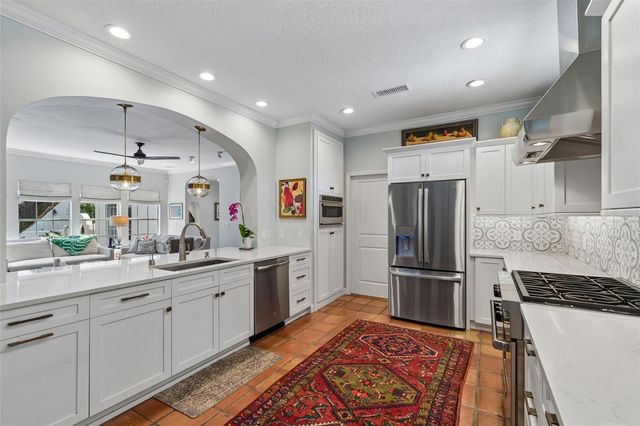 2941 W BAYSHORE COURT, Tampa, FL 33611