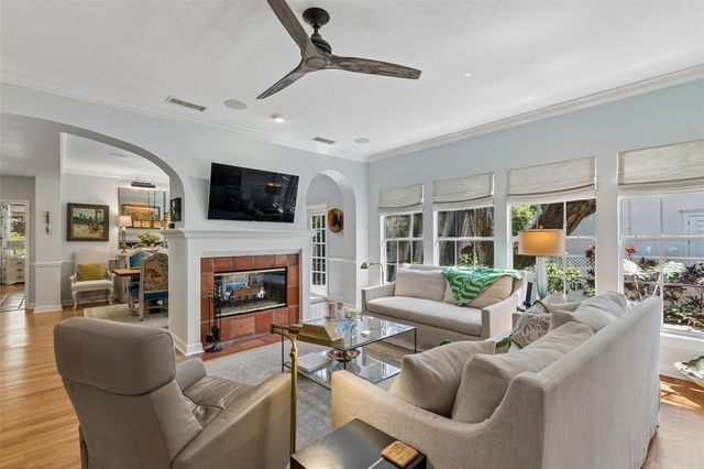 2941 W BAYSHORE COURT, Tampa, FL 33611