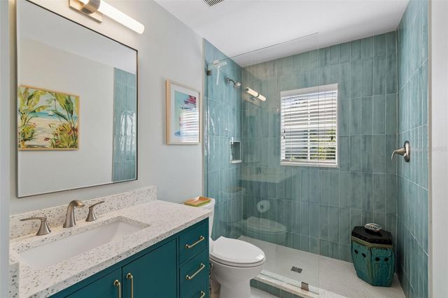 2941 W BAYSHORE COURT, Tampa, FL 33611