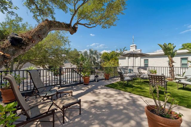 2941 W BAYSHORE COURT, Tampa, FL 33611